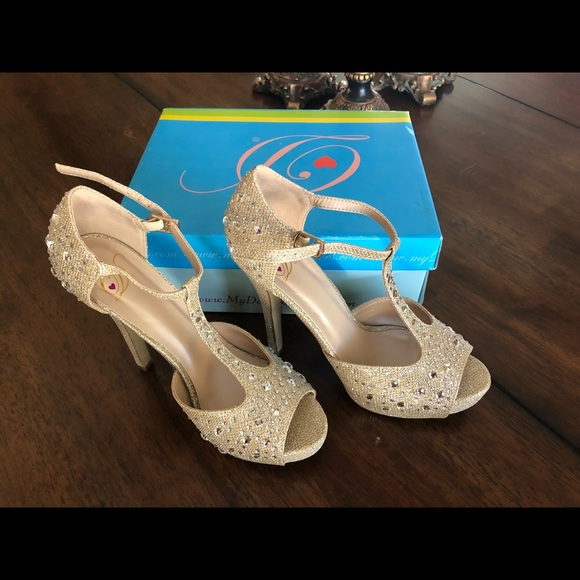 Gold Heels - Picture 5 of 8